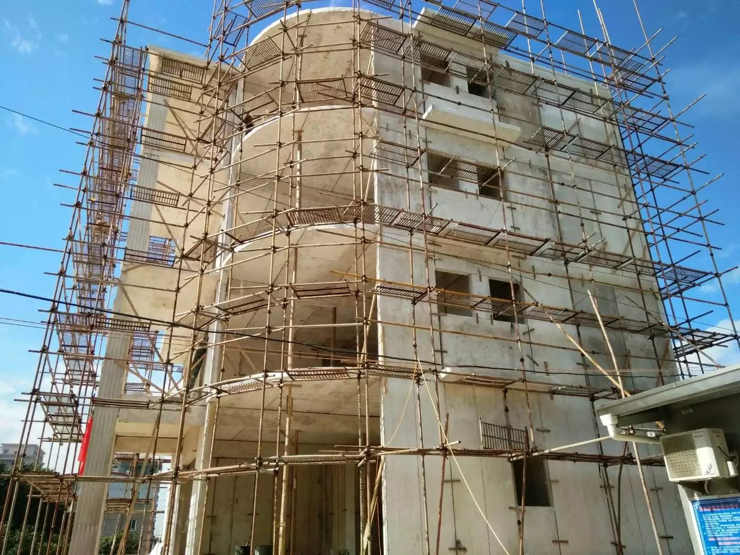 甘谷星河绿色环保装配式建材在福建修建的五层别墅建筑